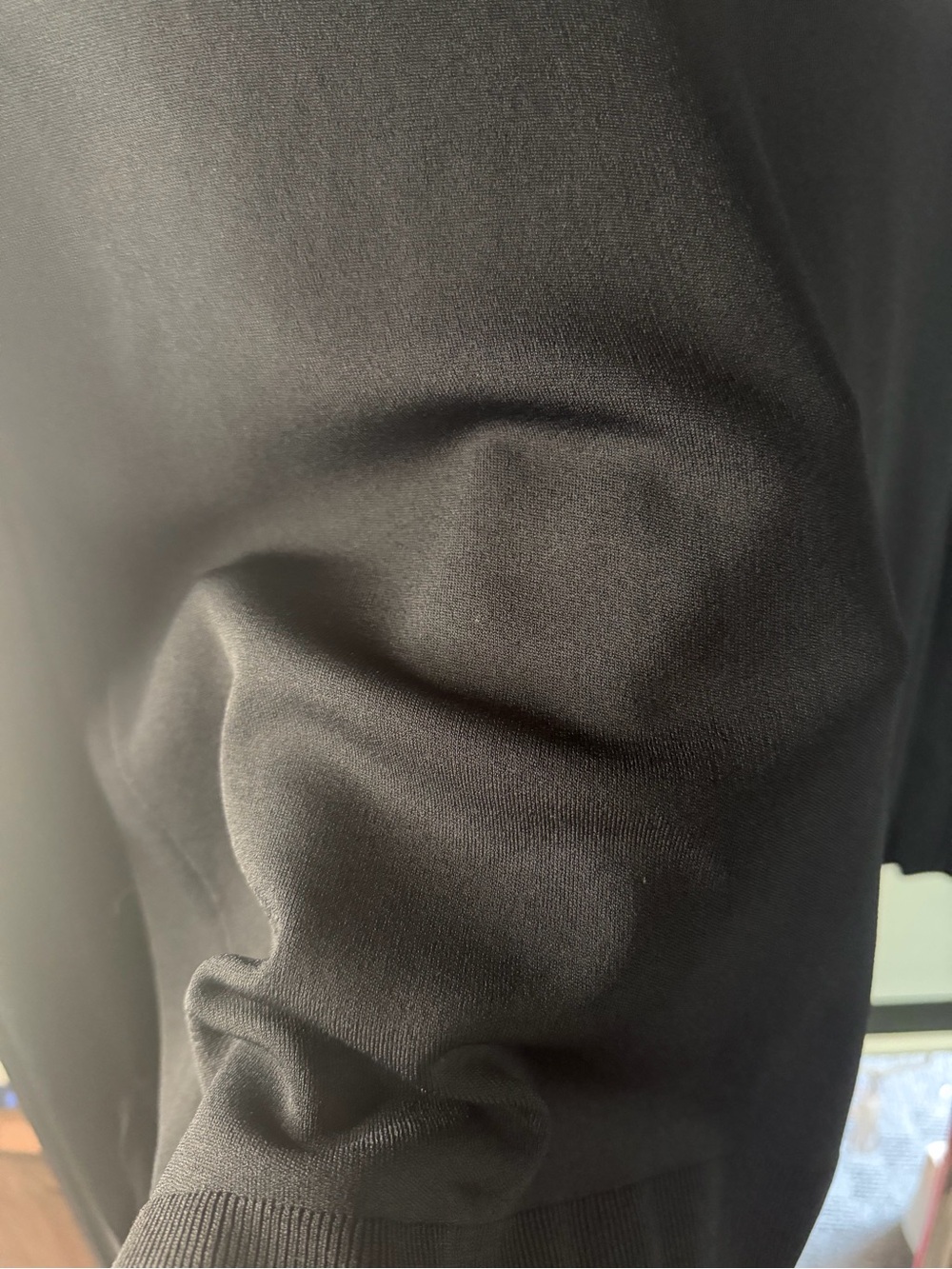 Theory Black V-Neck Long Sleeve Tee - Picture 4 of 4